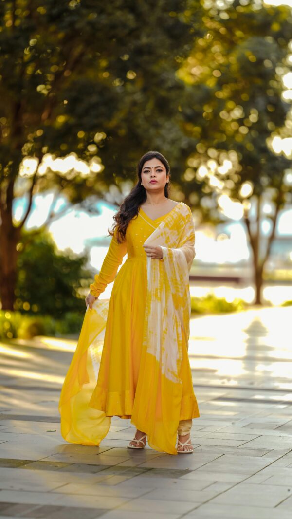Yello white kurtha
