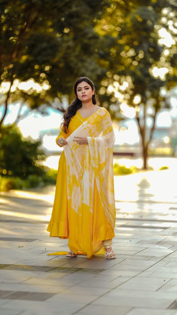 Yello white kurtha