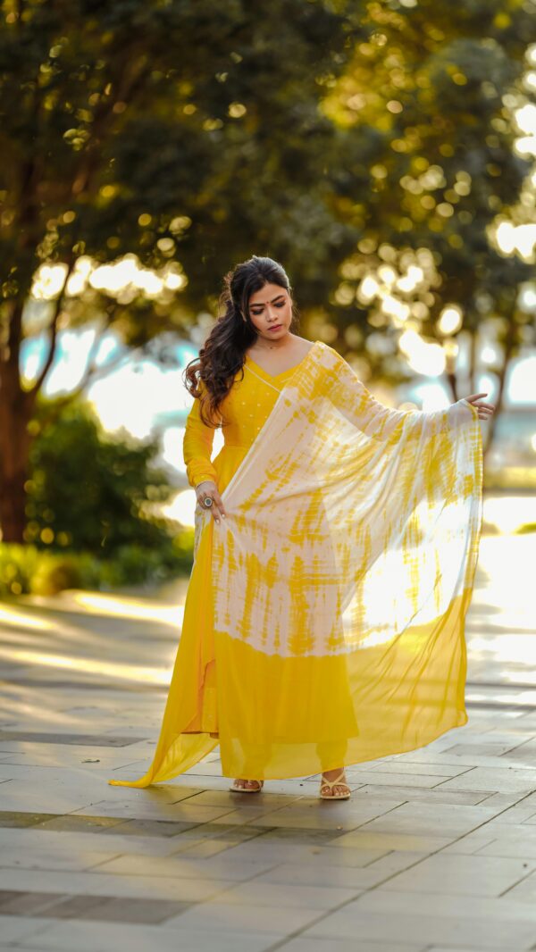 Yello white kurtha